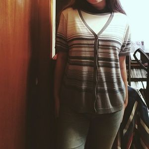 Short-sleeved sweater